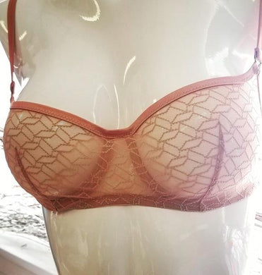A stunning, demi, wired bra that is just…meant for you! Style  MAKEU111.