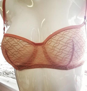 A stunning, demi, wired bra that is just…meant for you! Style  MAKEU111.